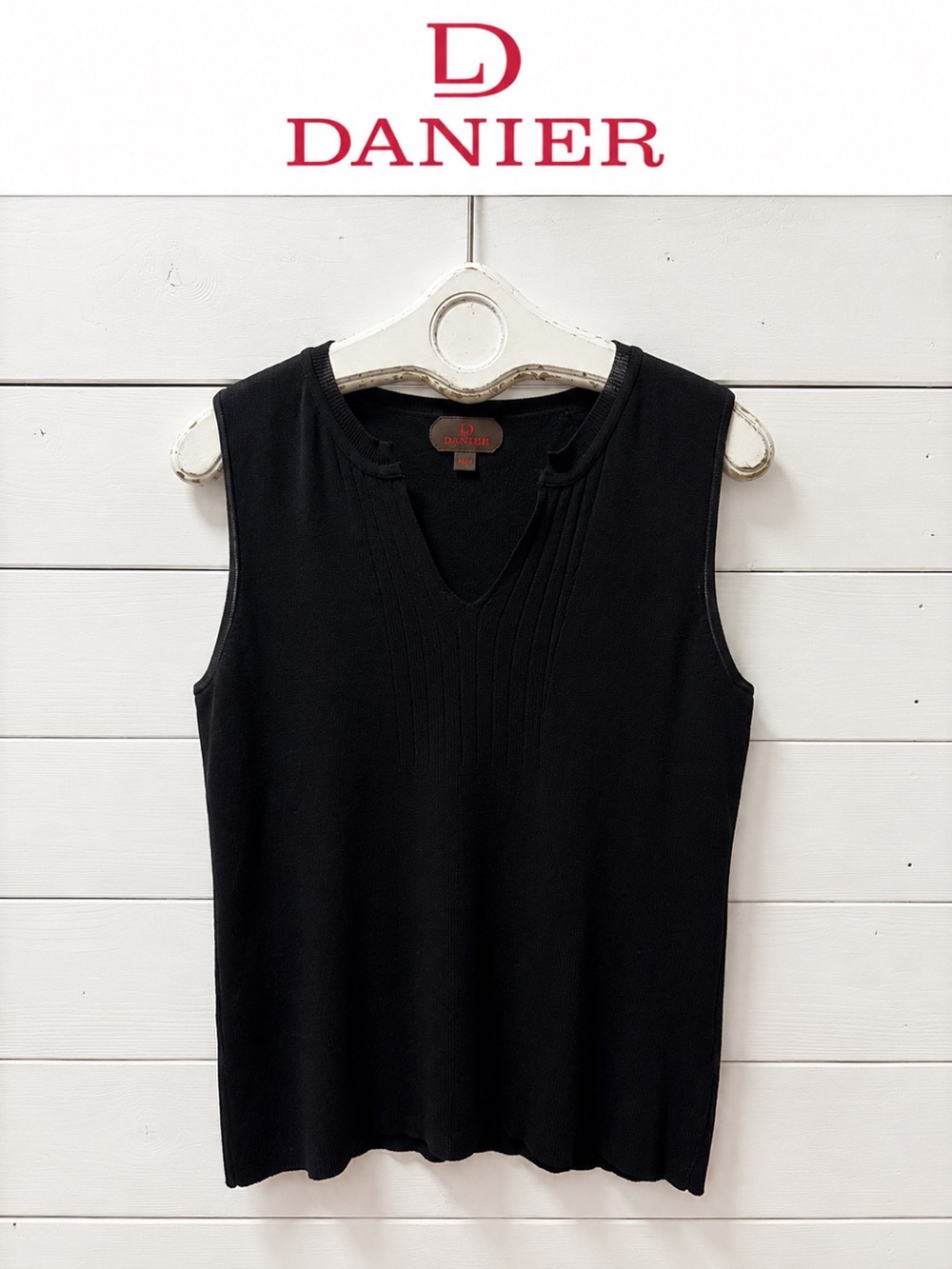 Danier Black Sleeveless V-Neck Knit Top – Size M